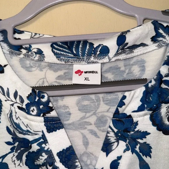 Elegant Blue Floral Women's Blouse - Picture 3 of 6